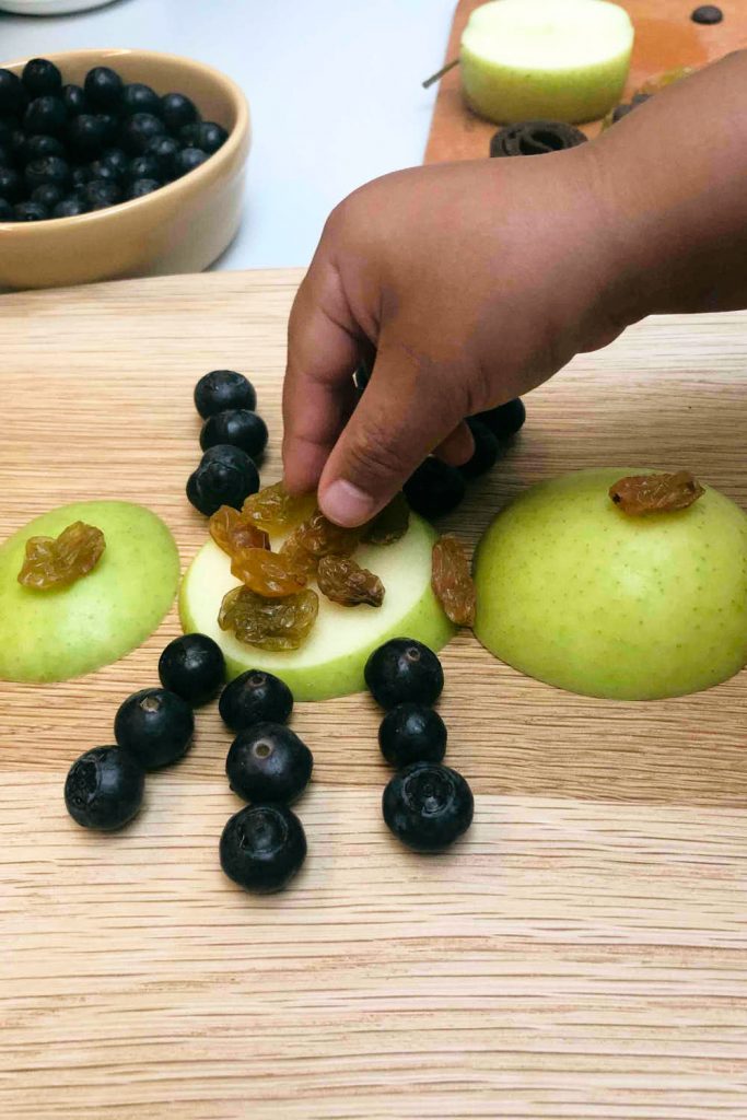 Bug Themed Food Snack for Toddler - Apples, grapes, blueberries - assembling the bug