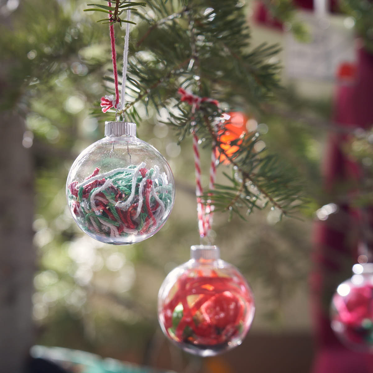 9 Ways to Fill Clear Christmas Ornaments