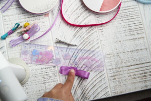 make diy bow hair clip - step 5 - glue ribbon loop